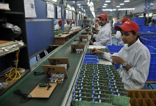 最新爆料深圳富士康,揭秘智能化生产线背后的秘密！”